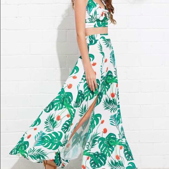 ✨✨JUST IN✨✨Palm Leaf  Knot Cami & Slit Skirt Set - Picture 2 of 5